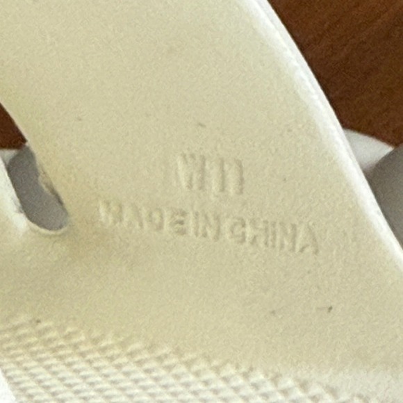 Skechers x J Goldcrown Women's Arch Fit Horizon Heart Print Foamies,Off White,11 - Picture 3 of 14